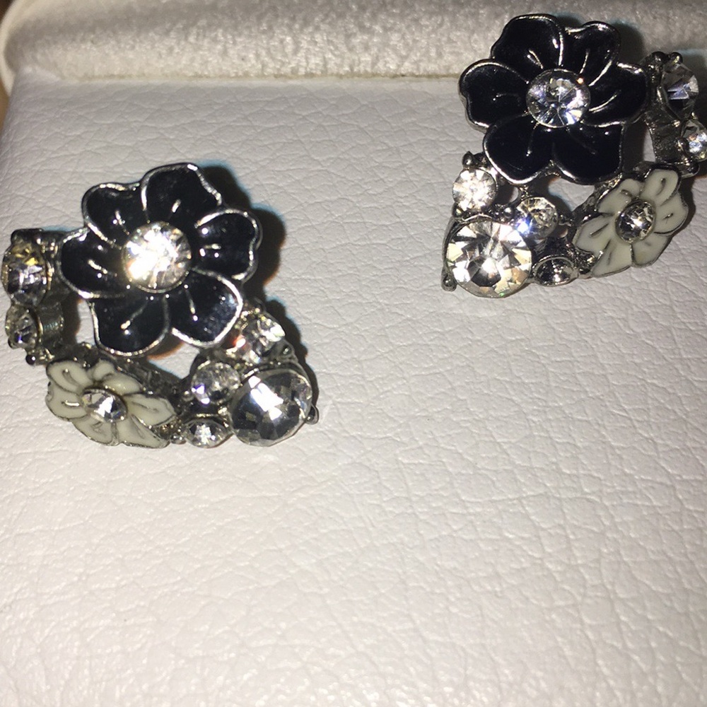 Francesca’s Flower Stud Earrings